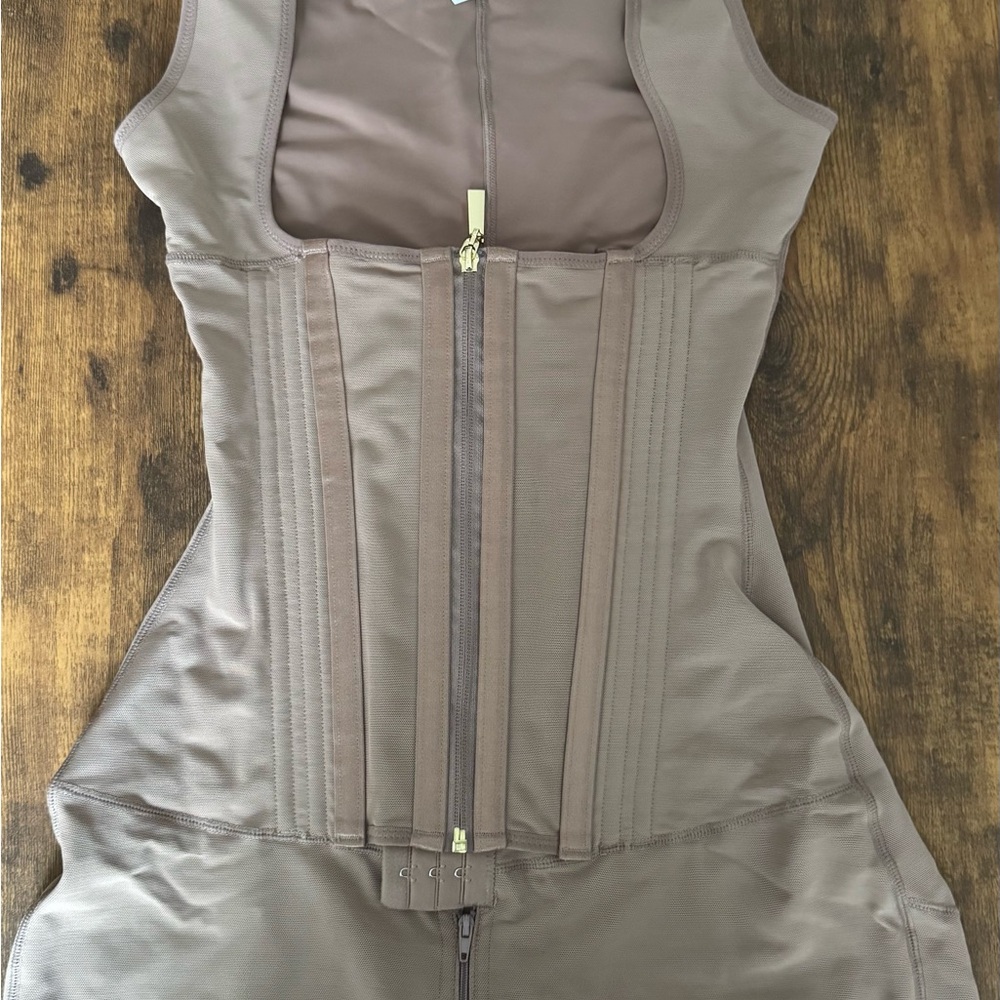Seamless Shapewear Bodysuit in Taupe